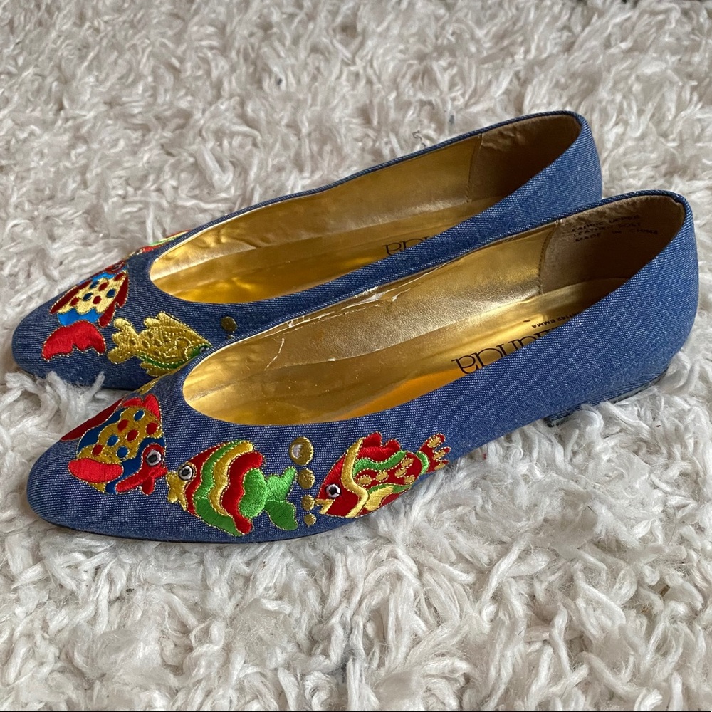 Amanda vintage Emma Kissing fish embroidered shoes - Picture 2 of 7